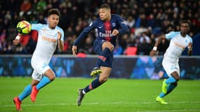 Mbappé à la lutte avec Kamara