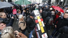 Manifestants à Bruxelles contre la libération de Marc Dutroux, le 20 octobre 2019