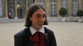 Le mathématicien Cédric Villani (ici au palais de l'Elysée), lauréat de la médaille Fields 2010, a choisi de poursuivre sa carrière en France malgré les multiples propositions des plus grandes universités américaines. /Photo prise le 7 septembre 2010/REUT