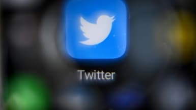Twitter a développé un outil informatique pour empêcher que des utilisateurs republient des "contenus déjà identifiés comme illégaux", mais cet outil a dysfonctionné lors de l'attaque au couteau d'Annecy