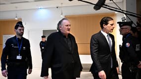 Gérard Depardieu au premier jour de son procès pour "agressions sexuelles" à Paris.