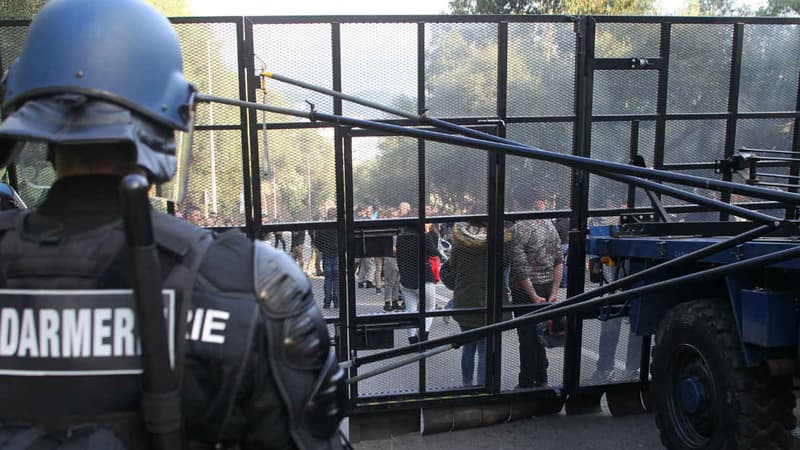 Les forces de l'ordre ont déployé un dispositif pour empêcher les manifestants de revenir dans le quartier des Jardins de l'Empereur, à Ajaccio.