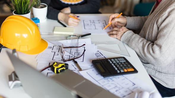 Pour les projets de rénovation d'ampleur, "un rendez-vous personnalisé avec un conseiller France Rénov' sera désormais obligatoire avant le dépôt de la demande d'aide MaPrimeRénov'.