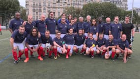 L'Équipe de football des parlementaires lors de leur match le mercredi 27 septembre 2023 près de la Tour Eiffel à Paris