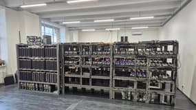 Une journée d’action menée en Lettonie le 10 octobre 2025 a conduit à l’arrestation de cinq cybercriminels de nationalité lettone et à la saisie d’infrastructures utilisées pour permettre des crimes contre des milliers de victimes à travers l’Europe.
