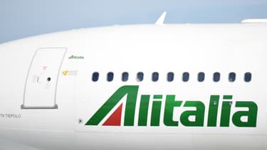 Un avion de la compagnie aérienne italienne Alitalia. (image d'illustration)