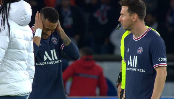 Neymar avant le coup d'envoi de PSG-LOSC