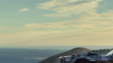 Ken Block affronte le tracé de Pike Peaks avec sa Hoonicorn de 1400 chevaux.