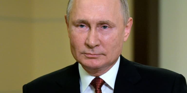 Le président russe Vladimir Poutine s'adresse à ses compatriotes avant des élections législatives depuis sa résidence de Novo-Ogariovo près de Moscou, le 15 septembre 2021