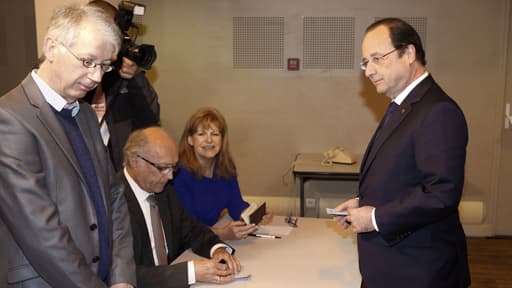 François Hollande lors du premier tour des élections municipales à Tulle, en Corrèze.