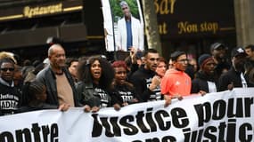 Des centaines de personnes ont défilé à Paris ce samedi pour réclamer "justice" pour Adama Traoré, mort lors de son interpellation par les gendarmes le 19 juillet dernier.