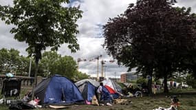 Un camp de migrants établi à la porte d'Aubervilliers, à Paris. 