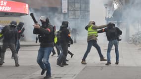 Affrontements entre gilets jaunes et force de l'ordre à Toulouse, le 29 décembre 2018.