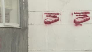 Des nouveaux tags ont été découverts dans les rues du 7e arrondissement de Paris ce 7 juin 2024. Il s'agit de cinq graffitis représentant un cercueil au pochoir avec les mots "soldat français en Ukraine".