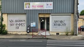 La permanence du député LFI de Gironde Loïc Prud'homme a été recouverte d’une inscription d’extrême droite visant les migrants, au lendemain de l’attaque d’Annecy, le 9 juin 2023.