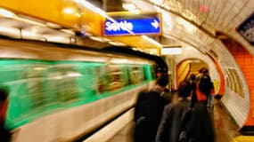 En Ile de France, plus du tiers des actifs indiquent que les transports en commun pour aller travailler sont une source d'usure et de fatigue.