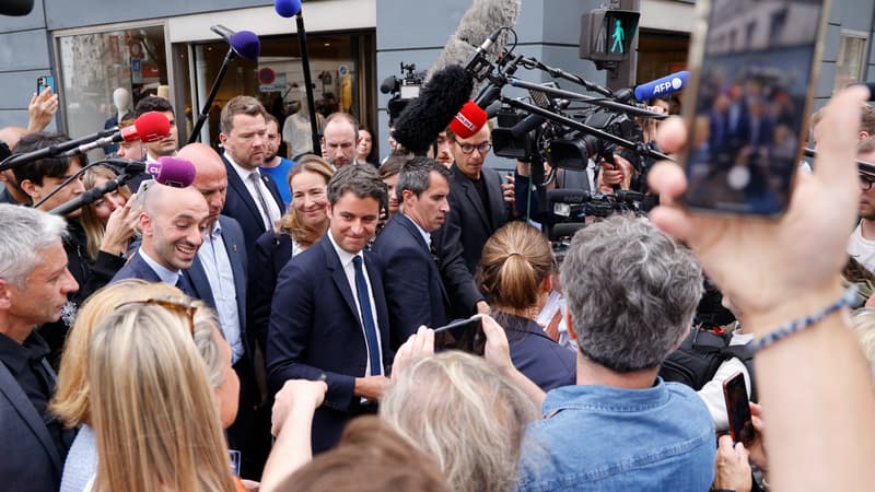 Gabriel Attal en campagne dans le XVIe arrondissement de Paris le 18 juin pour soutenir la candidature de Benjamin Haddad
