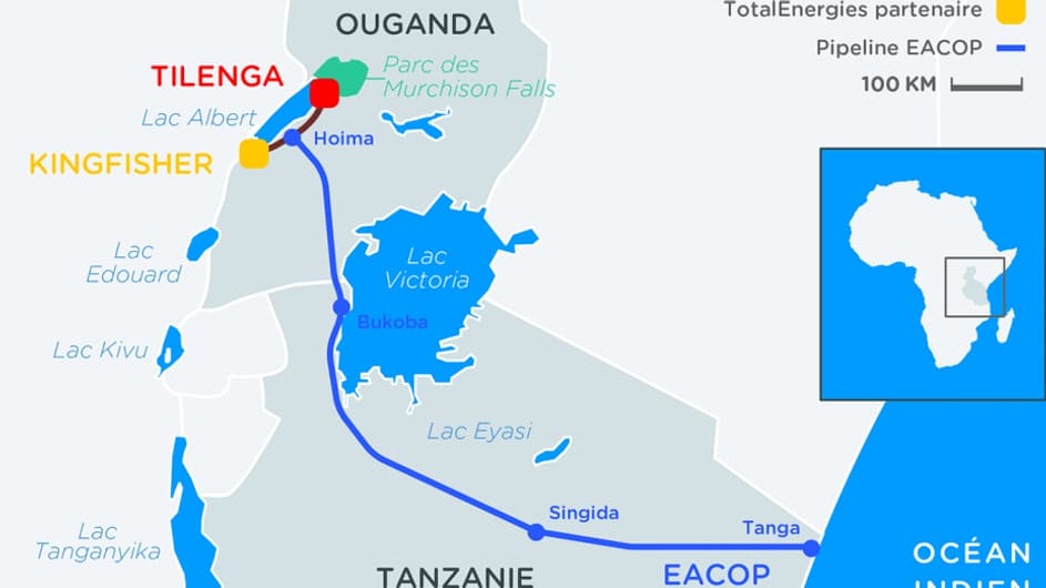 L'oléoduc EACOP, piloté par TotalEnergies, sillonerait l'Ouganda et la Tanzanie sur 1500 kilomètres. L'oléoduc EACOP, piloté par TotalEnergies, sillonerait l'Ouganda et la Tanzanie sur 1500 kilomètres.