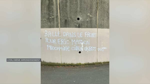 Des menaces visant des policiers découvertes sur un mur à Lyon, le 10 mai 2021. Des menaces visant des policiers découvertes sur un mur à Lyon, le 10 mai 2021.