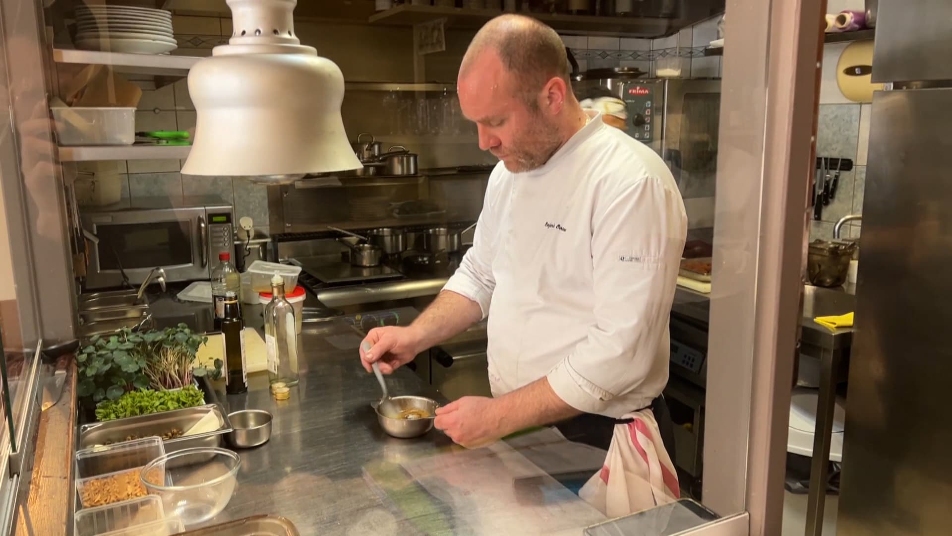 Le chef Benjamin Besse dans son restaurant lyonnais, Danton. Le chef Benjamin Besse dans son restaurant lyonnais, Danton.