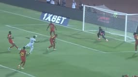 L'étonnant but de la tête de Kamory Doumbia avec le Mali, lors de la défaite contre le Ghana (2-1, qualifications Coupe du monde 2026), le 6 juin 2024