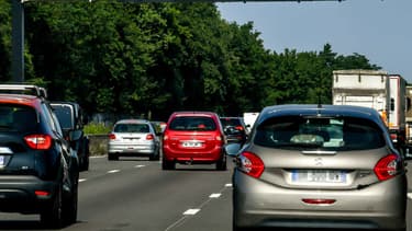Selon une étude des autoroutes SANEF publiée ce jeudi, les automobilistes respectent de moins en moins le code de la route sur autoroute.