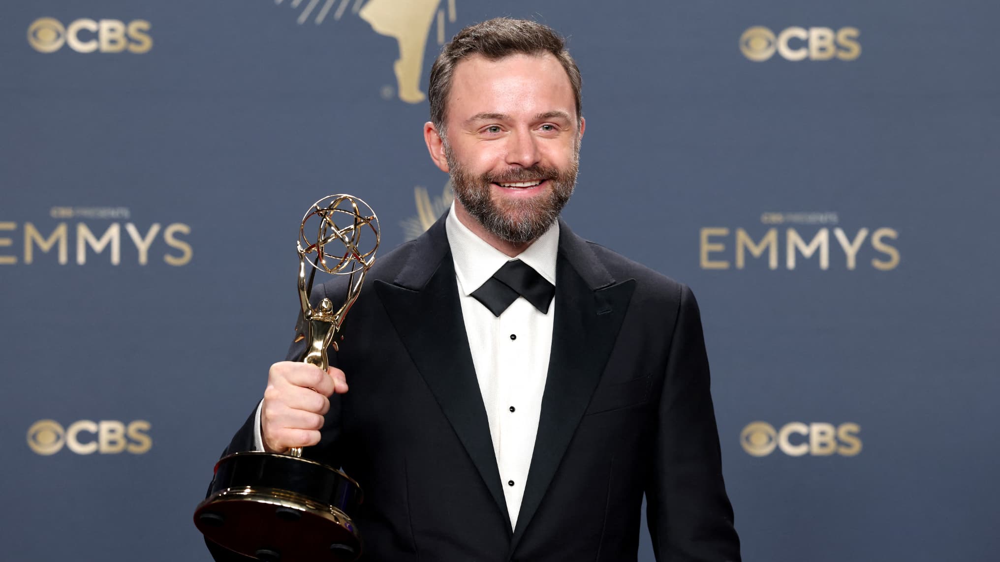 EMMY AWARDS: LE SEUL HOMME EN LICE, FACE À 5 FEMMES, REMPORTE LE PRIX DE LA RÉALISATION D'UNE MINI-SÉRIE