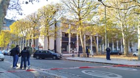 Photo du distributeur de la Banque Postale à Roubaix où a eu lieu un braquage, le 12 novembre 2025