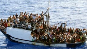 Un bateau de migrants, en 2008, sur la Méditerranée.