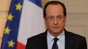 La France va continuer d'aider le continent africain à lutter contre le terrorisme, notamment l'Afrique de l'Ouest, a déclaré François Hollande, au lendemain d'attentats au Niger qui ont fait une vingtaine de morts. /Photo prise le 11 janvier 2013/REUTERS