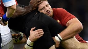 Pascal Papé au plaquage contre les All Blacks