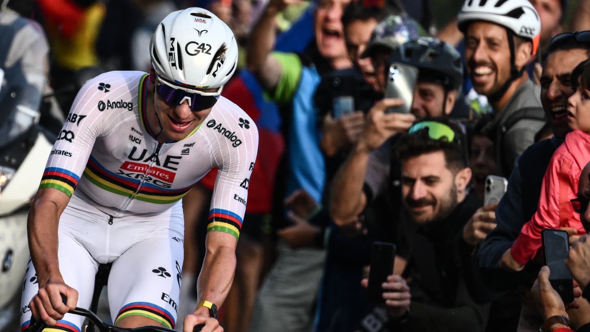 TOUJOURS PAS RASSASIÉ: POGACAR VEUT MAINTENANT GAGNER PARIS-ROUBAIX ET MILAN-SAN REMO