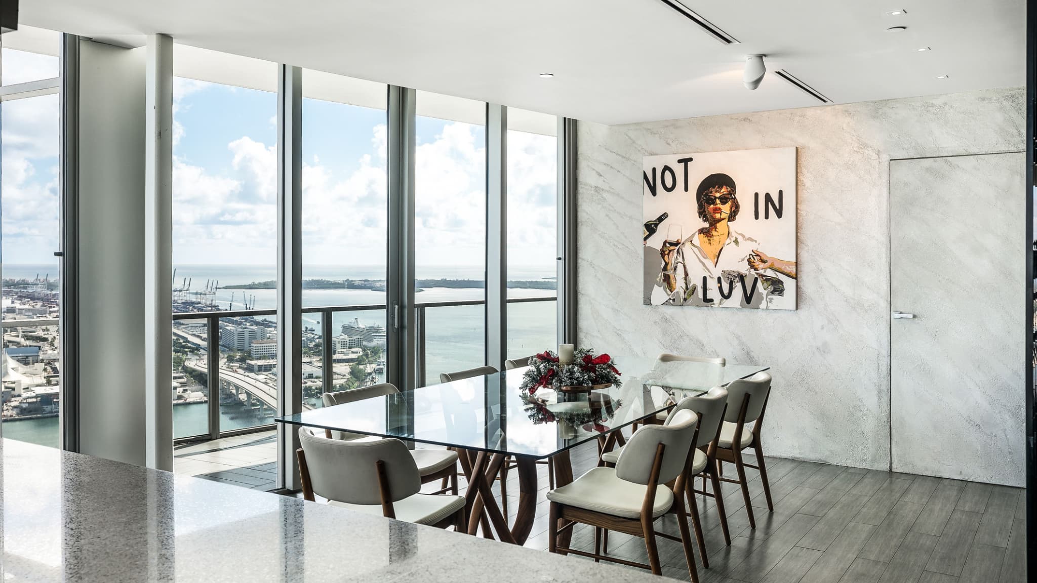 Un acquéreur achète en cryptomonnaie un penthouse à Miami mis en vente 6,9  millions de dollars