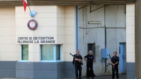 Entrée de la prison Villenauxe-la-Grande, en juin 2017