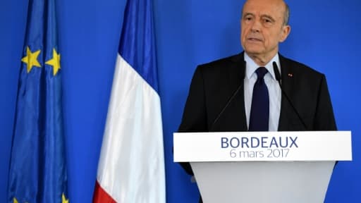 Alain Juppé lors de sa déclaration à la presse le 6 mars 2017 à Bordeaux Alain Juppé lors de sa déclaration à la presse le 6 mars 2017 à Bordeaux