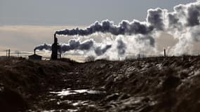 Les gaz à effet de serre émis par l'Union européenne, qui ont diminué de 3,3% en 2011, sont retombés à leur plus bas niveau depuis 1990. /Photo d'archives/REUTERS/Stoyan Nenov