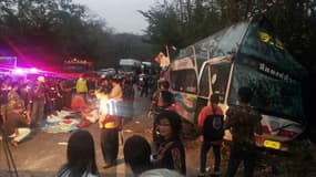 L'accident de bus a fait 15 morts, en Thaïlande, le 28 février 2014.