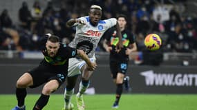 Victor Osimhen face à Marcelo Brozovic