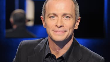 Le présentateur Samuël Etienne le 3 octobre 2008 dans un studio de la plaine Saint-Denis