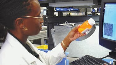 Chez CVS, une chaine américaine de distribution, notamment de parapharmacie, les salariés sont obligés de passer un examen médical, sous peine de pénalités.