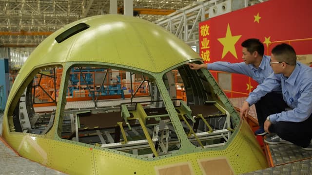 La Chine construit ses propres avions de ligne avec le C919, moyen-courrier de l'avionneur chinois Comac ont le premier vol eut lieu en 2017.