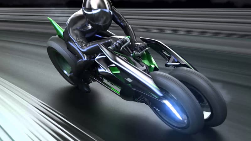 Ce concept a été présenté par Kawasaki en 2013. Il s'agit d'une moto puissante à trois roues qui s'ajuste en fonction de la morphologie du pilote