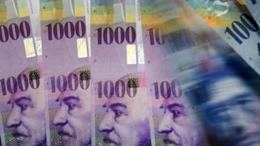 Des billets de 100 et de 1.000 francs suisses.