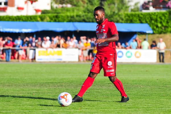 Vital Nsimba, avec Niort lors d'un match amical contre Luçon en 2015.