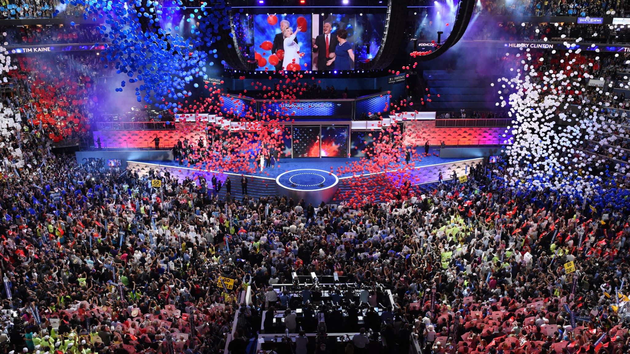 Hillary Clinton investie candidate par la Convention nationale démocrate, le 29 juillet 2016 Hillary Clinton investie candidate par la Convention nationale démocrate, le 29 juillet 2016