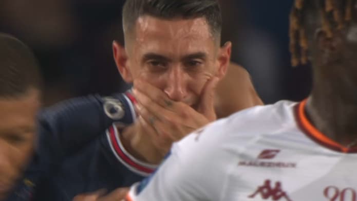 Les larmes de Di Maria pour son dernier match avec le PSG, le 21 mai 2022 Les larmes de Di Maria pour son dernier match avec le PSG, le 21 mai 2022