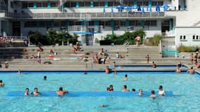 Une piscine à Grenoble, le 19 août 2012 (illustration)