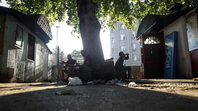 Des jeunes migrants, mineurs non accompagnés, à Belgrade, le 19 août 2020 (photo d'illustration)
