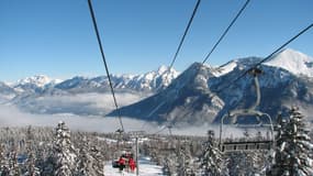 Une fillette de 13 ans a fait une chute de télésiège de 12 mètres, vendredi 22 février, dans une station du versant italien de Hautes-Alpes.