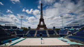Le terrain de beach-volley des JO 2024 sous la Tour Eiffel, le 10 juillet 2024